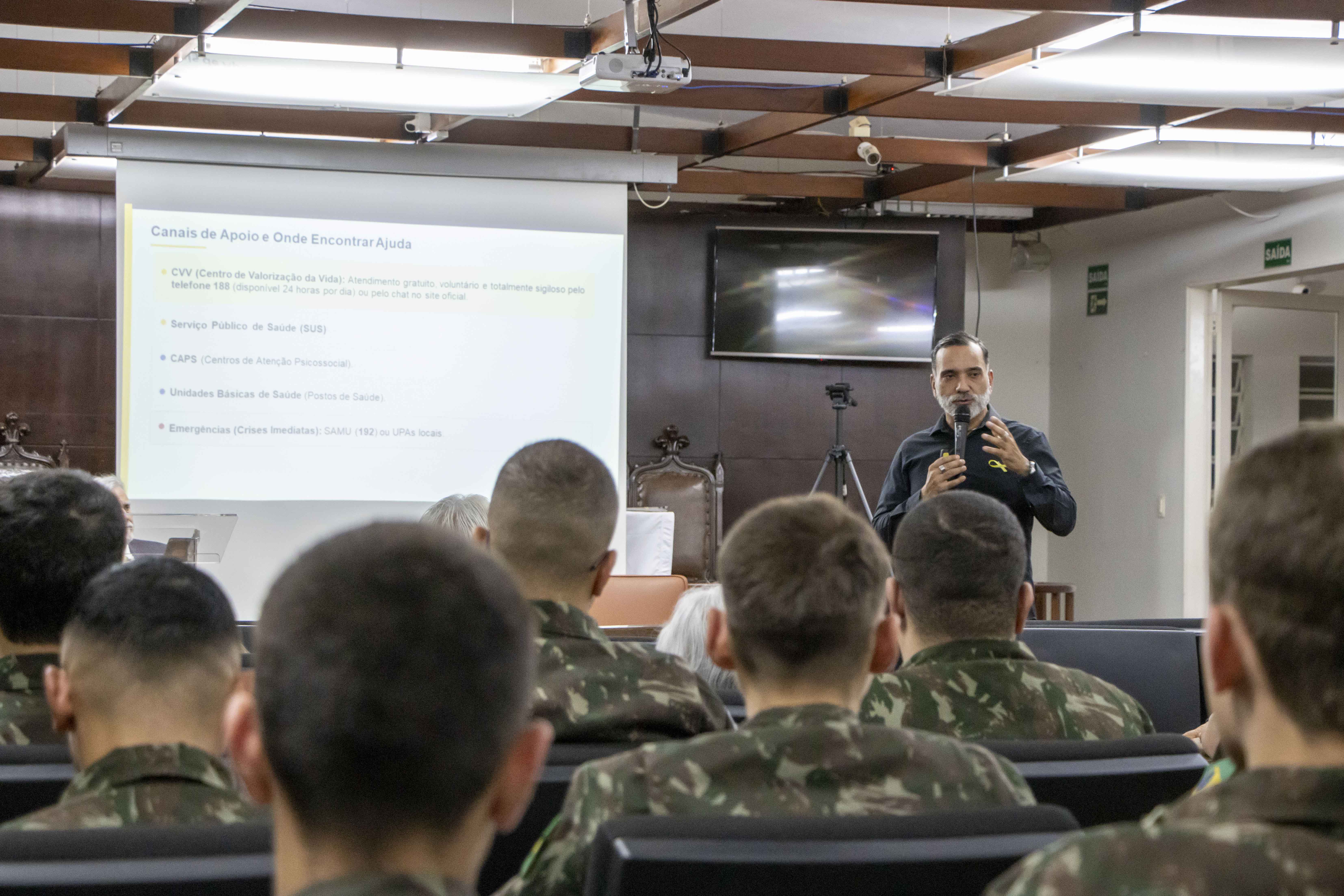 Dr. Fabrício Calvo durante o evento “Saúde Mental, Prevenção e Valorização da Vida”.