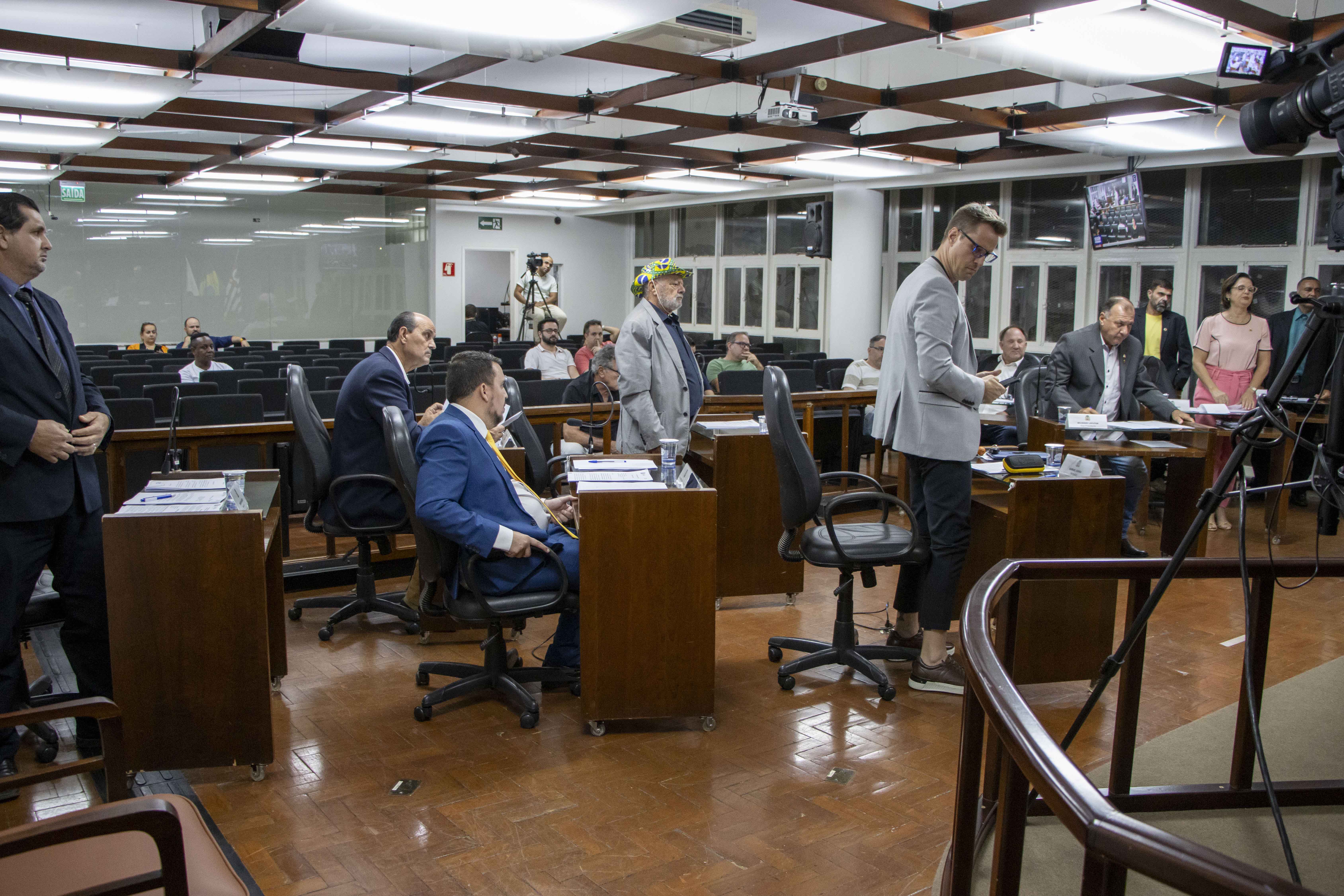 Plenário rejeita por maioria convocação de secretários municipais e presidente do SAAEJ.