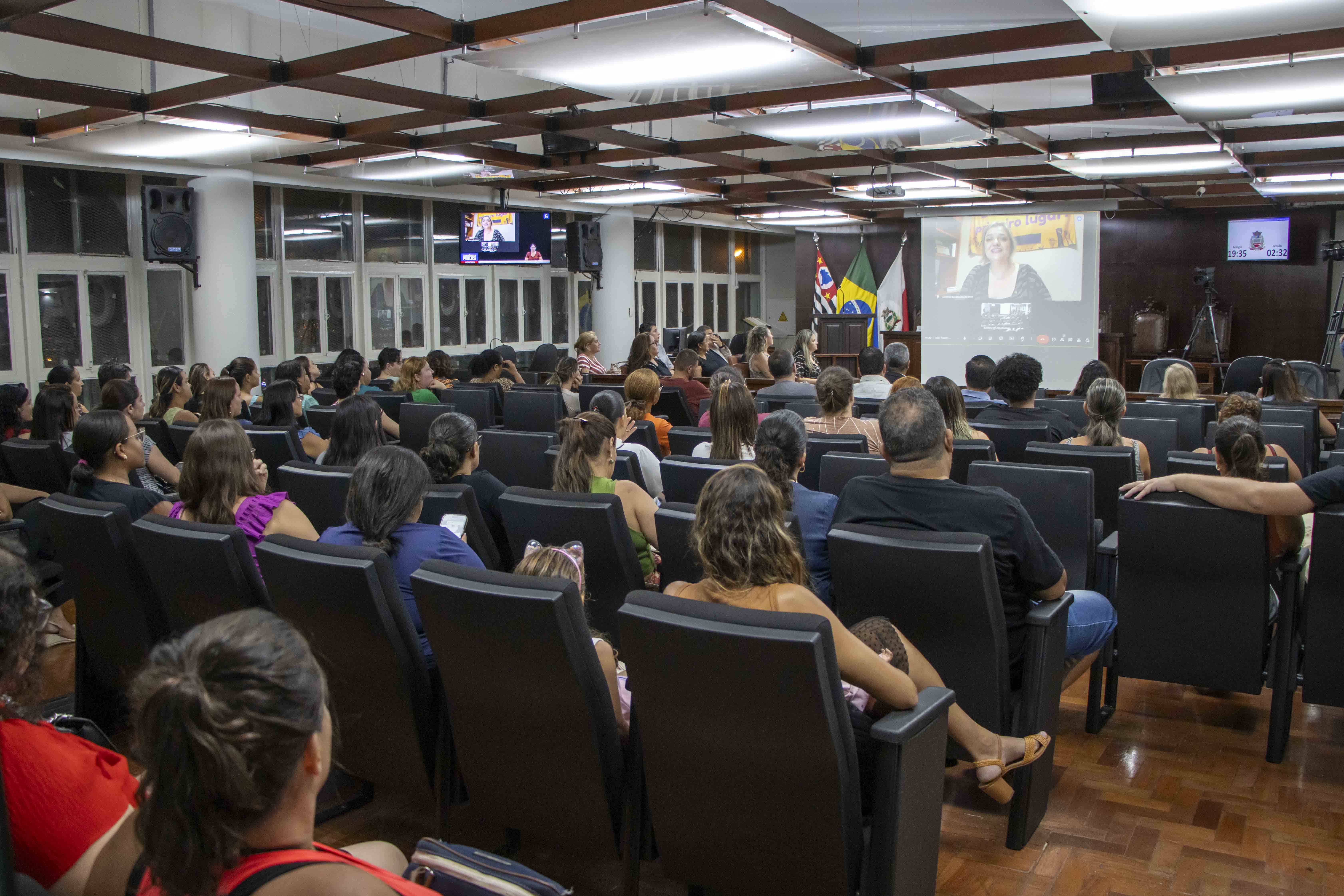 Deputada federal Luciene Cavalcante ao vivo, em participação remota, na audiência pública em Jaboticabal.