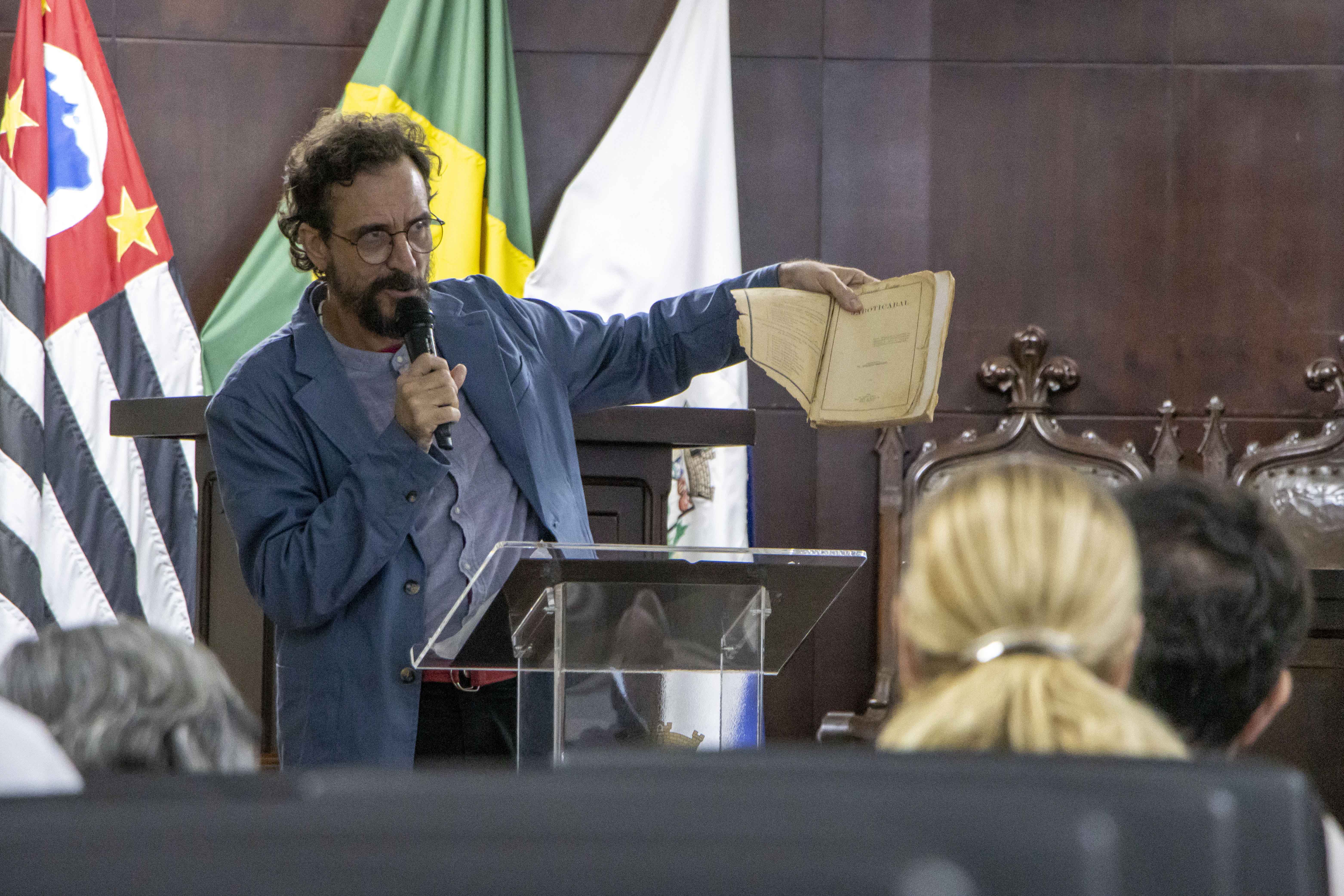 O artista, professor e pesquisador da Escola de Artes, Ciências e Humanidades da Universidade de São Paulo (USP), Evandro Nicolau, idealizador e curador das primeiras edições da Bienal de Arte de Cultura de Jaboticabal.