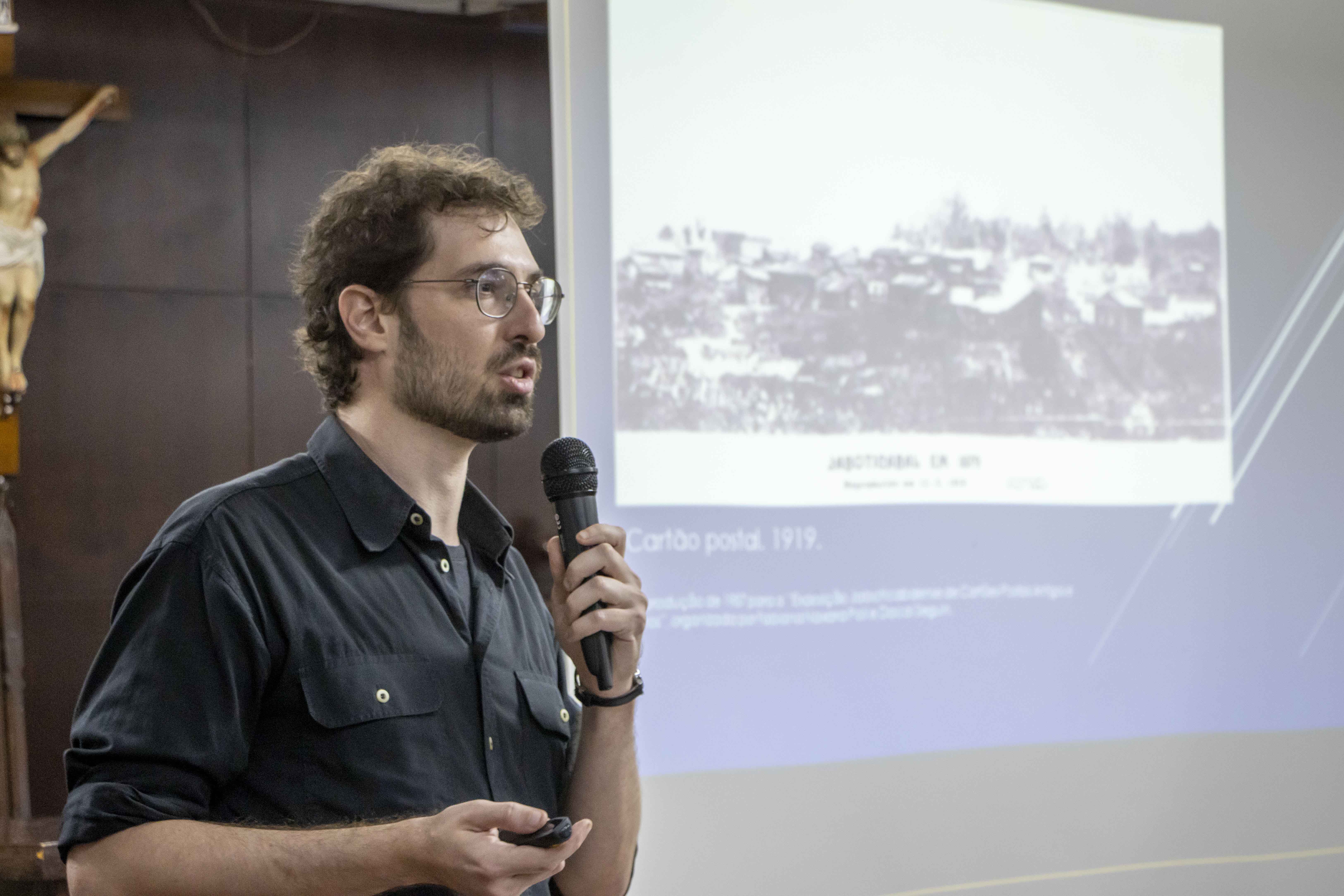 Professor e pesquisador Francisco Alves Biondi falou sobre a relação histórica entre produção artística, memória e identidade local.