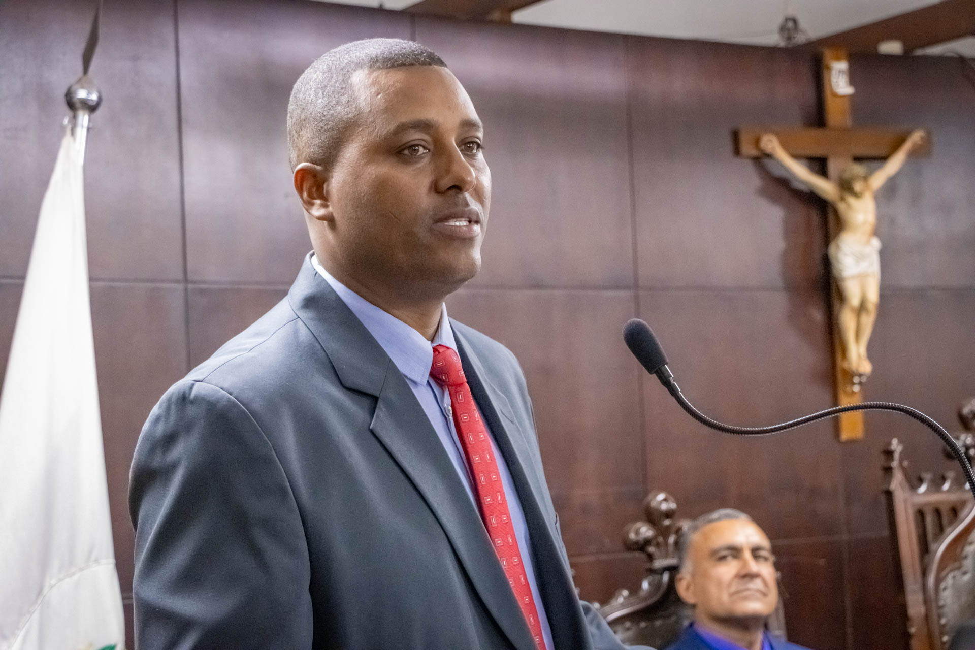 Pr Rodrigo usa a tribuna em nome dos homenageados pelo Dia do Pastor.