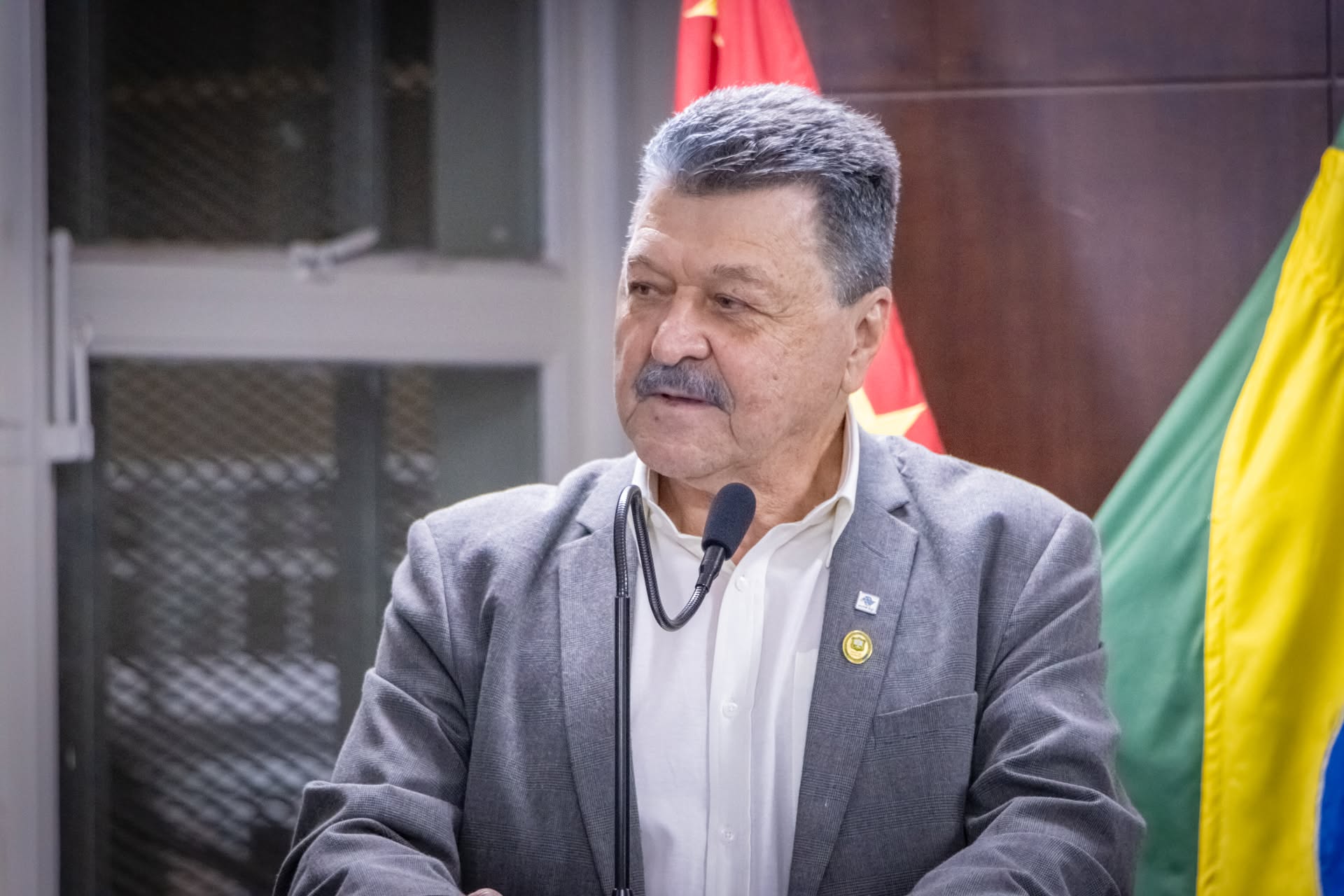 Diretor da FCAV, Prof. Dr. Humberto Tonhati, agradece a homenagem em nome da instituição e ressalta que a história da faculdade se confunde com a própria história de Jaboticabal.