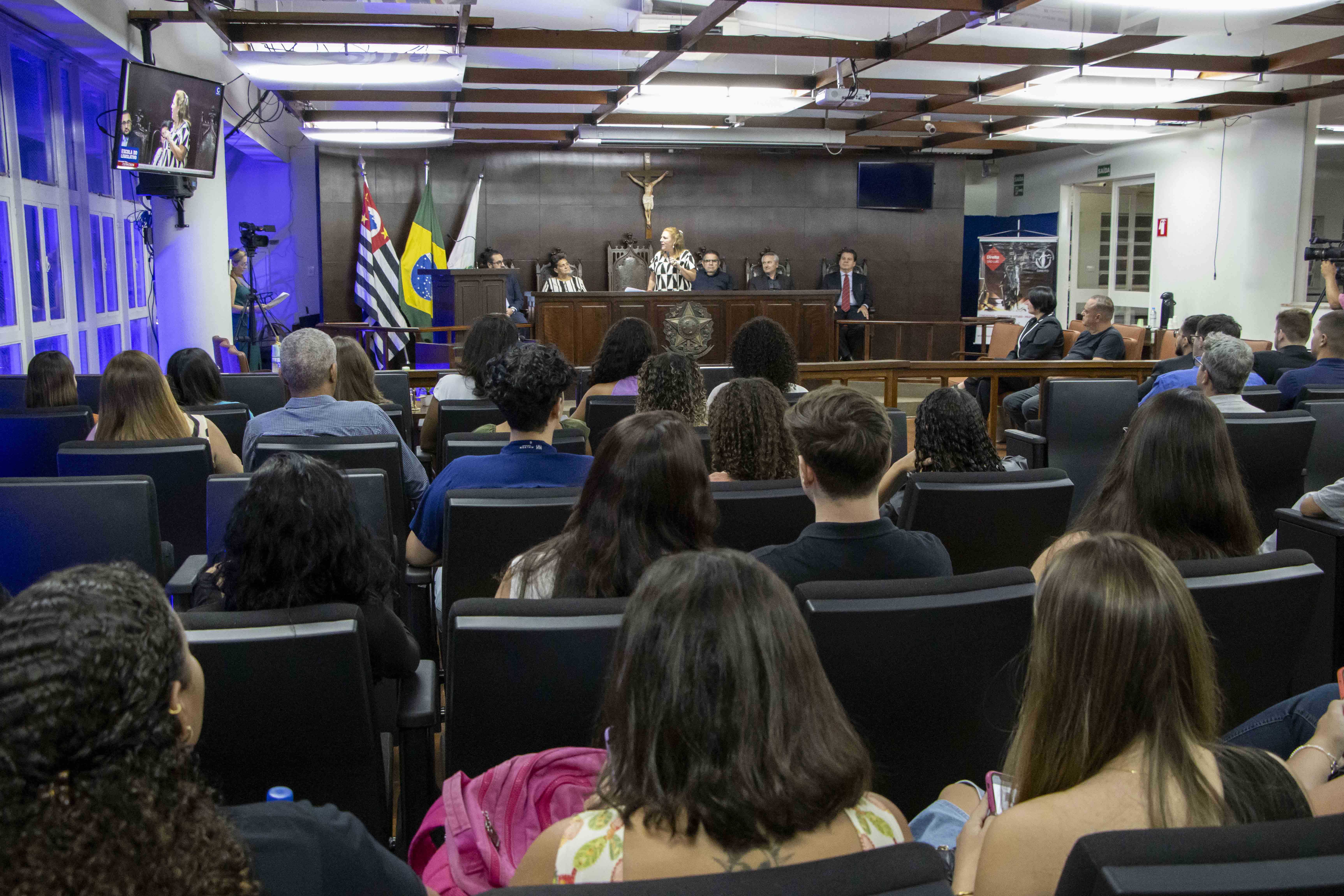 Diretora-Presidente da Faculdade São Luís, Gislene Maria Castro Martins Duarte, abre Semana Jurídica da instituição, com apoio da Escola do Legislativo da Câmara Municipal de Jaboticabal e ACIAJA.