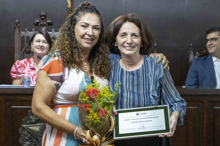 Dra. Elialba Carósio recebe título de Cidadã Jaboticabalense
