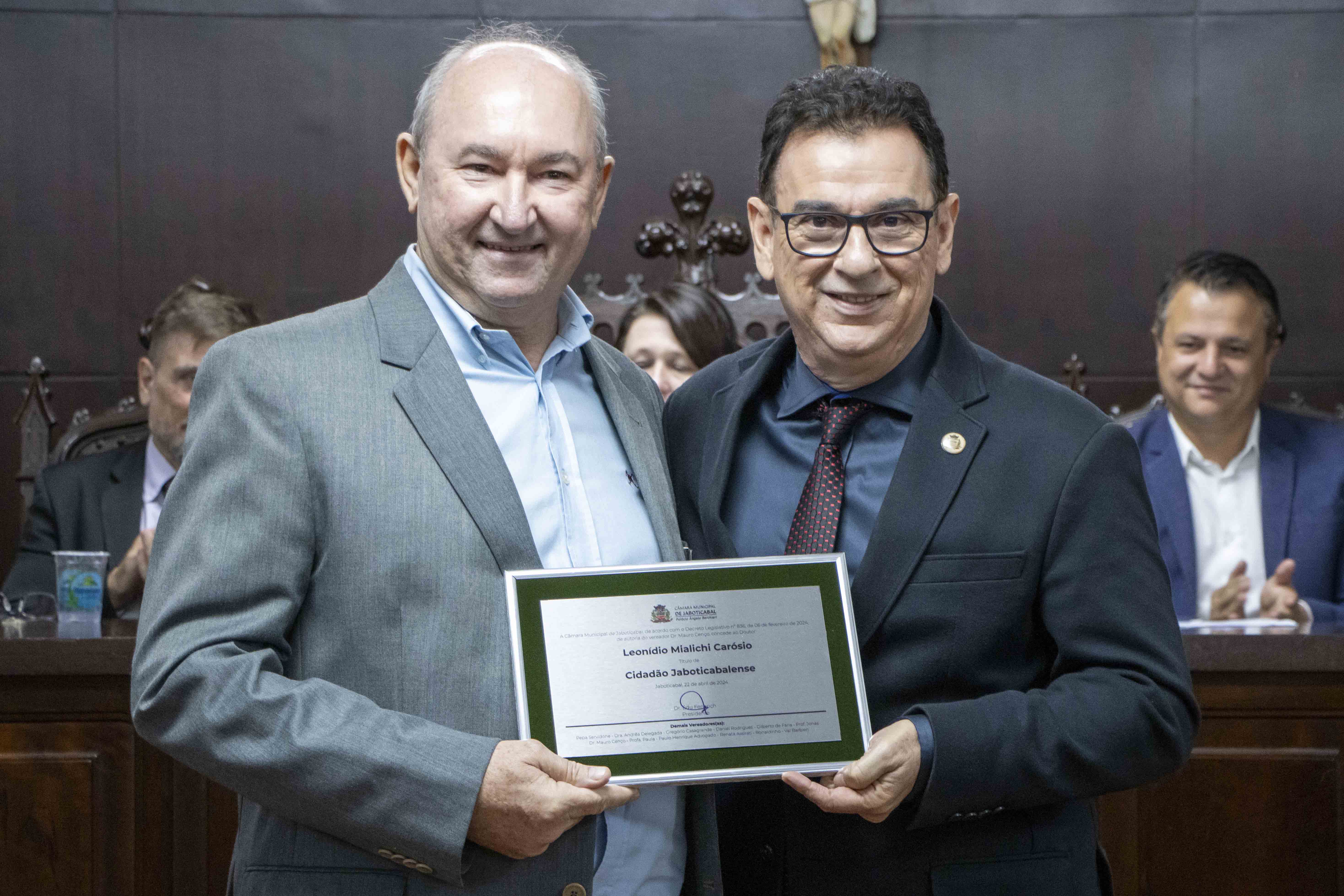 Dr. Leonídio Carósio recebe título de Cidadão Jaboticabalense