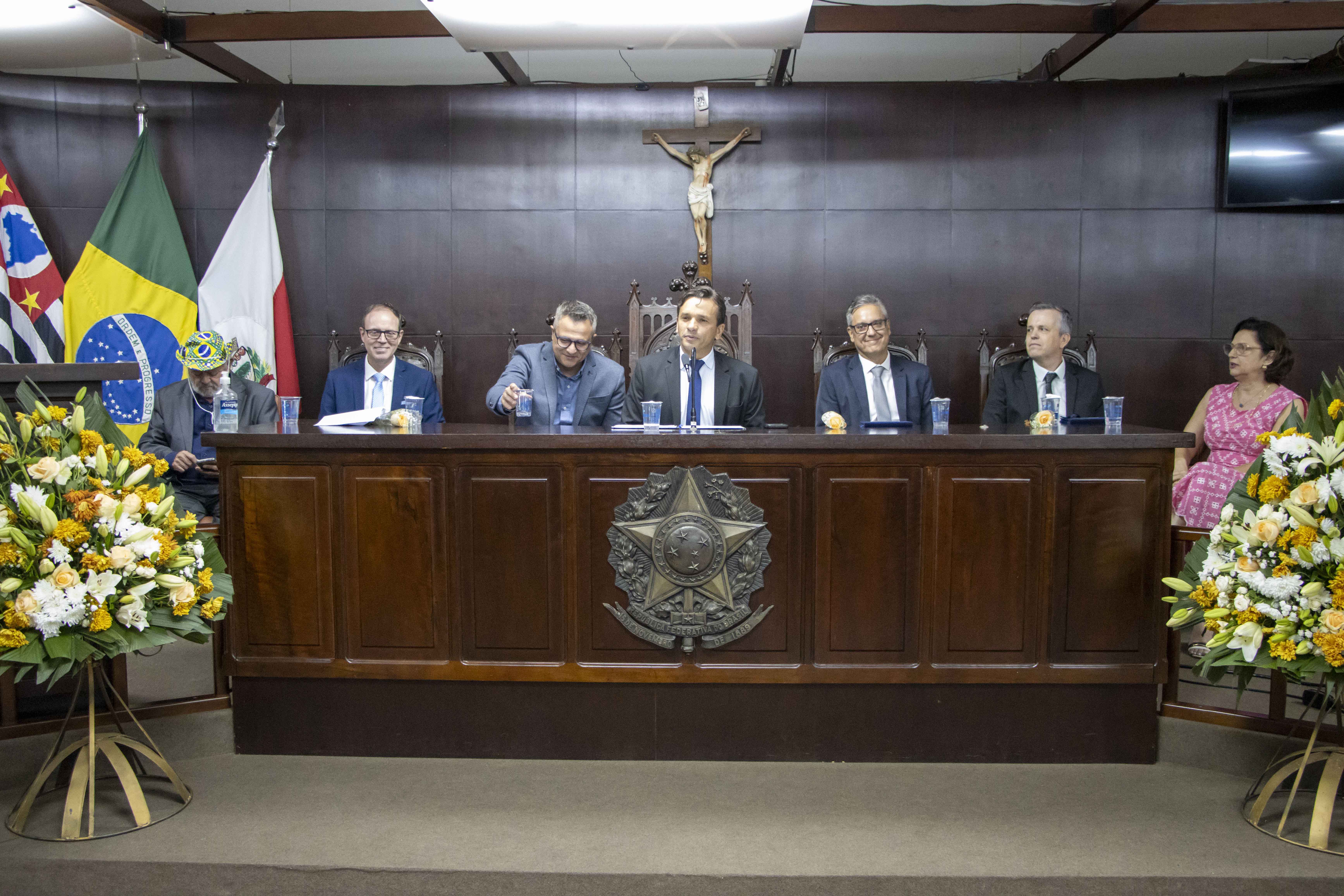 Mesa dos trabalhos da sessão solene em comemoração aos 40 anos da ACJ.