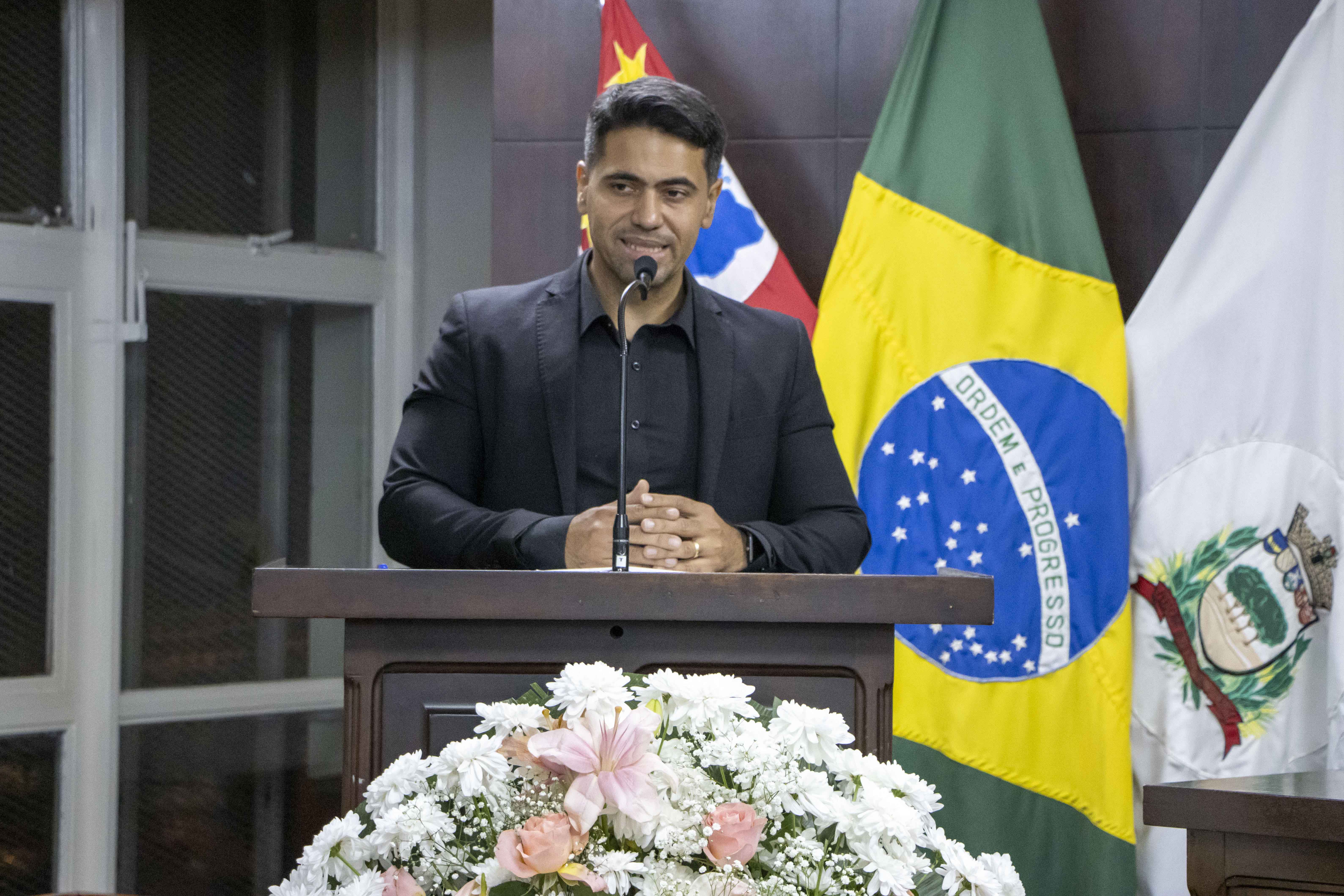 “Que a escola continue realizando tudo isso e muito mais por muitos anos. Que essa luz nunca se apague, que essa cortina nunca se feche, e que o espetáculo nunca termine” - Lucas Bahia.