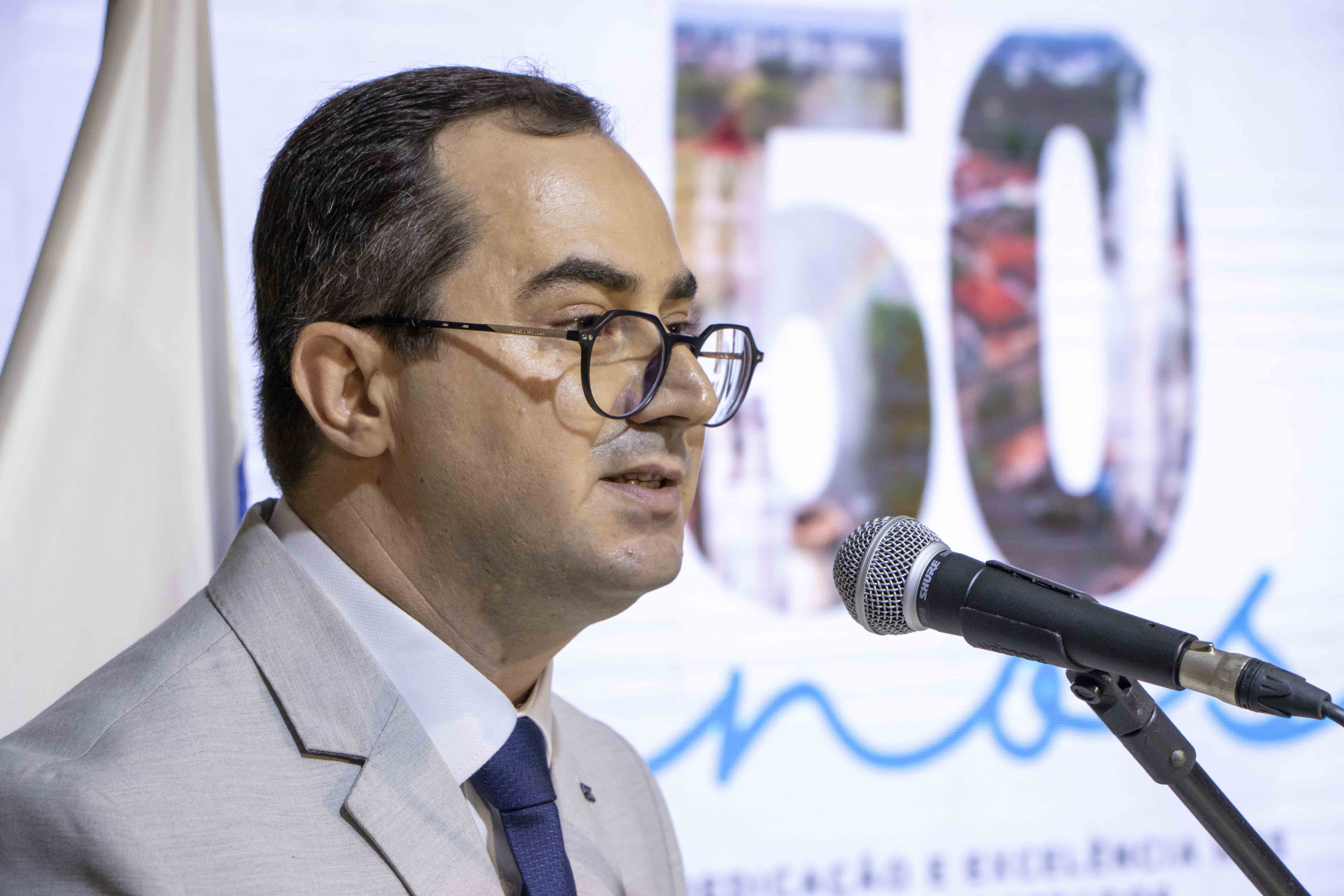 Presidente do SAAEJ, Alberto Almeida, na solenidade pelos 50 anos da autarquia.