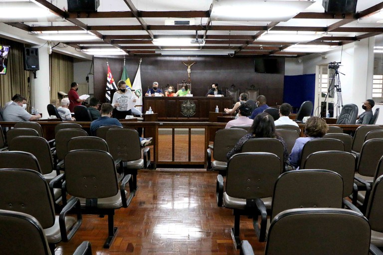 Vereadores aprovam PL que autoriza doação de prédio estadual para o município; PLC que altera a lei de parcelamento do solo urbano também é aprovado